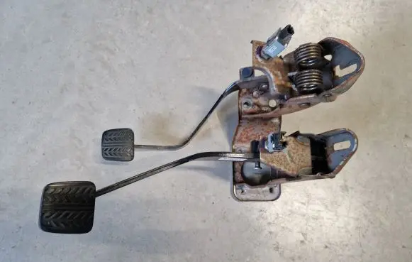 Mazda BT-50 Pedal assembly 