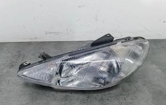 Peugeot 206 Headlight/headlamp 205706B