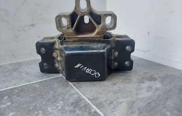Skoda Octavia Mk2 (1Z) Engine mount bracket 1K0199555