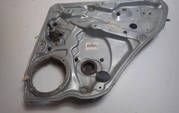 Volkswagen PASSAT B5 Front door manual window regulator 3B9839752CG