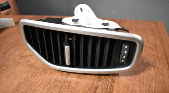 Porsche Cayenne (9Y0 9Y3) Dash center air vent grill 9Y0820952
