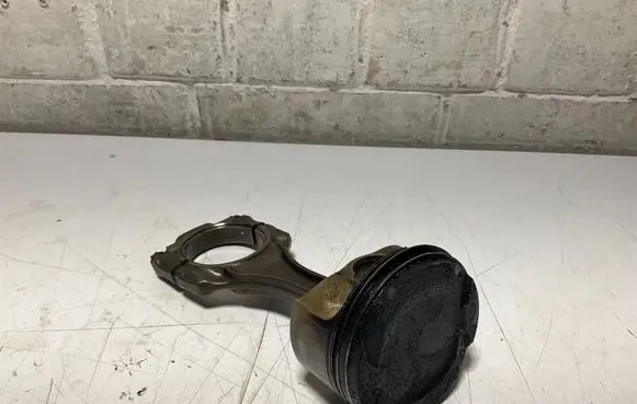 BMW 5 F10 F11 Piston with connecting rod 7843237
