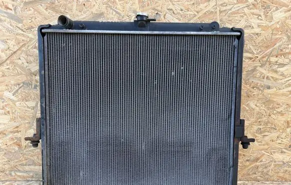 Nissan Pathfinder R51 Coolant radiator