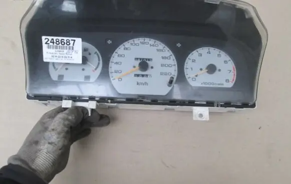 Mitsubishi Space Runner Speedometer (instrument cluster)