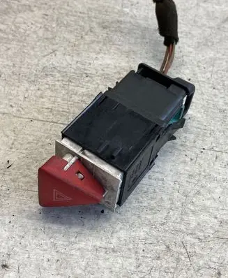 Volkswagen PASSAT B6 Hazard light switch