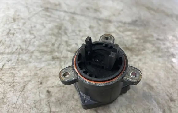 Volvo V50 EGR valve 215983373 334500021