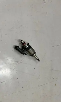 Audi A3 8Y Fuel injector 04e906036ad 04e906036