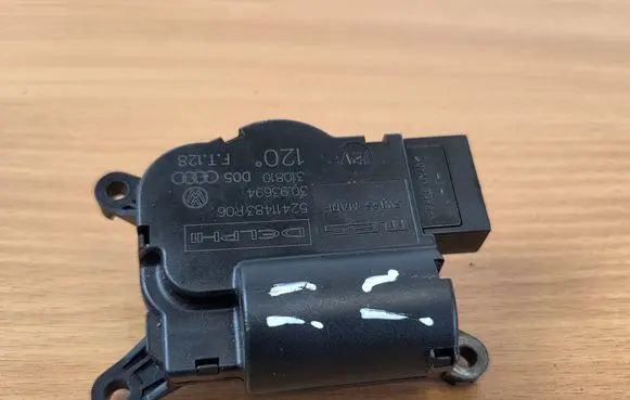 Audi Q7 4L Air flap motor/actuator 52411483R06 3093694 310810D05