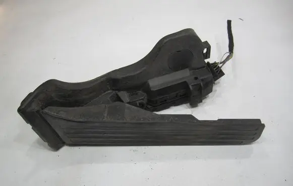 Volkswagen Golf V Accelerator throttle pedal 1K1721503P