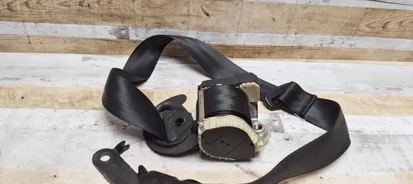 Rear seatbelt