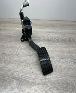 Subaru Forester SJ Accelerator throttle pedal 36010FJ010 08R22B00071 1988007961