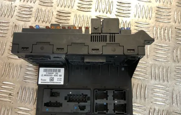 Mercedes-Benz E W211 Comfort/convenience module 2115454301