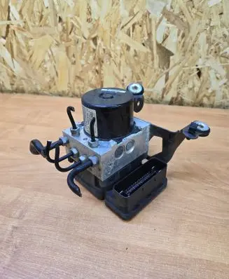 Volvo XC70 ABS Pump 31261142 000404974D0 10092604043