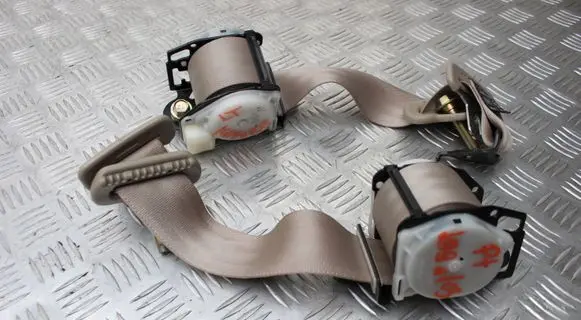 Honda Legend III KA9 Rear seatbelt