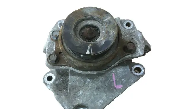 Nissan Murano Z51 Engine mounting bracket 