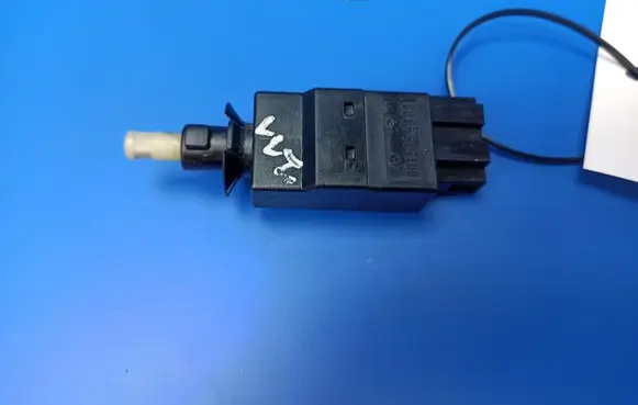Mercedes-Benz E W211 Brake pedal sensor switch 0015454009