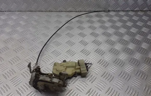 Toyota Yaris Front door lock 