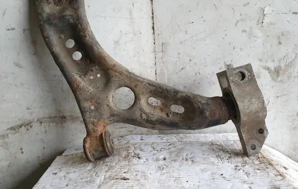 Volkswagen PASSAT B7 Front lower control arm/wishbone