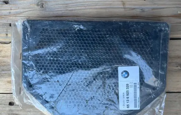 BMW X1 E84 Parcel shelf speaker trim grill 65136925328 6925328