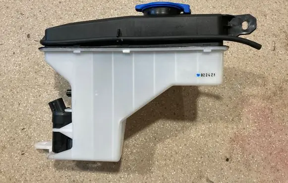 Windshield washer fluid reservoir/tank