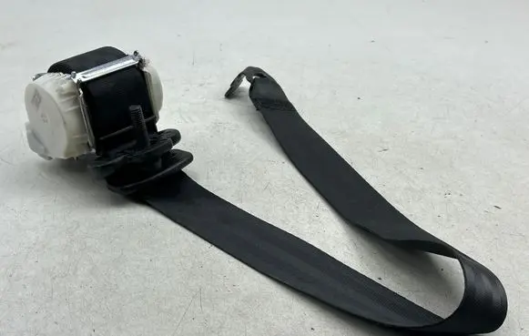 Middle seatbelt (rear)
