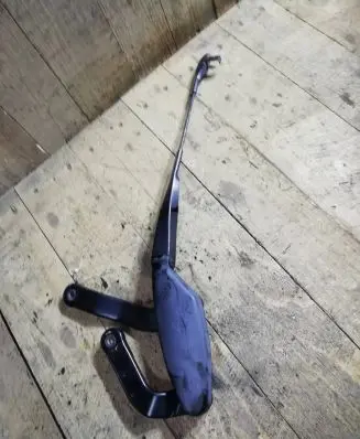 Mercedes-Benz E W211 Front wiper blade arm A2118201244