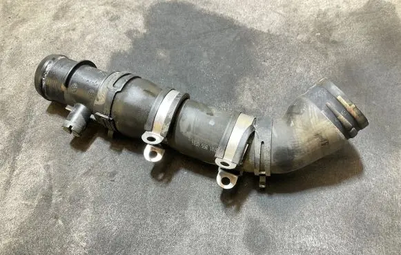 Land Rover Evoque II Engine coolant pipe/hose