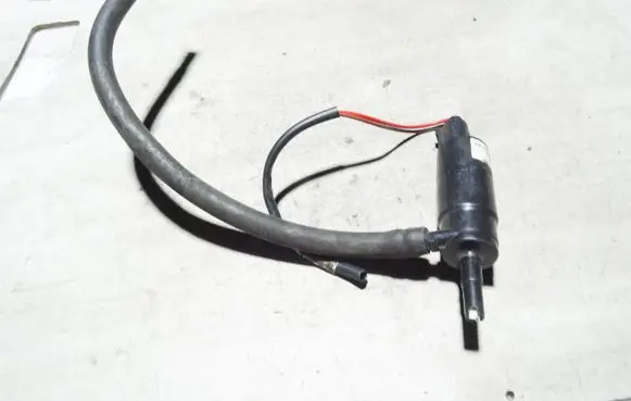 Audi A6 S6 C5 4B Windscreen/windshield washer pump 3B0955681A
