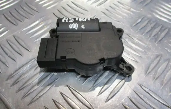 Opel Astra H Central body control module 3093691