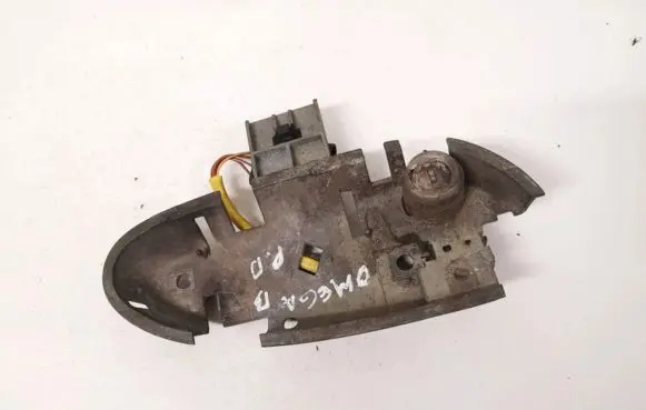 Opel Omega B1 Front door lock (next to the handle) gm105