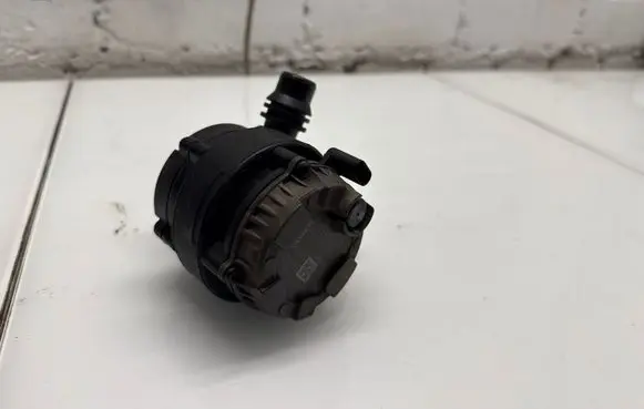 BMW X7 G07 Electric auxiliary coolant/water pump 6834936