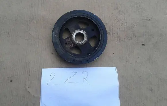 Toyota Avensis T270 Crankshaft pulley