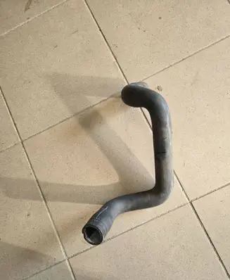 Engine coolant pipe/hose