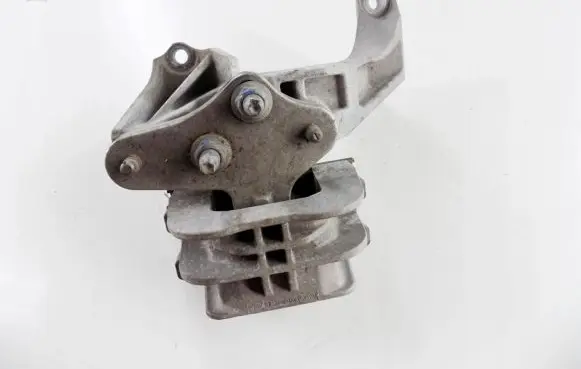 Ford Transit Custom Engine mounting bracket