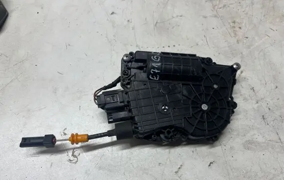 BMW X6 E71 Rear door soft close latching motor 4154309300