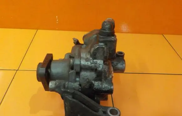 Audi A4 S4 B8 8K Power steering pump 8K0145156E