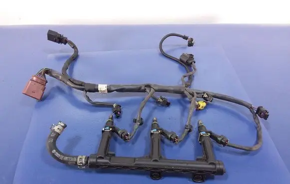Audi A8 S8 D4 4H Fuel main line pipe 06E133682C