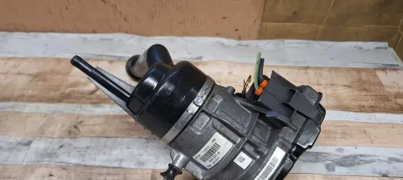 Peugeot 308 SW Power steering pump 9686207180