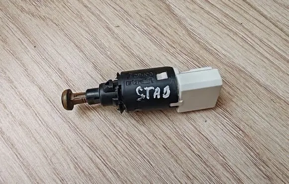 Peugeot 206+ Brake pedal sensor switch 9643478880