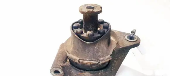 Opel Zafira B Engine mount bracket