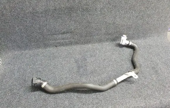 BMW 5 G30 G31 Engine coolant pipe/hose 8602625