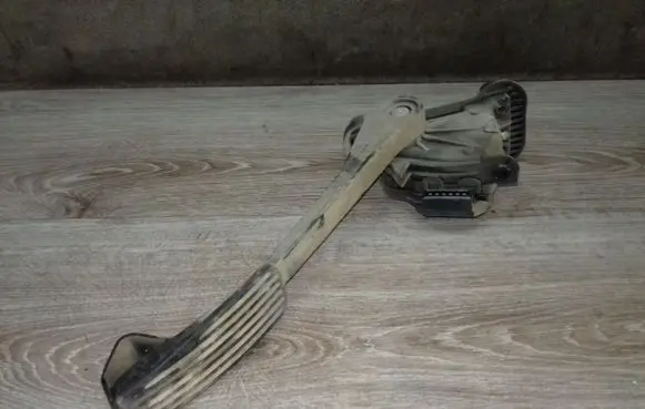 Volvo V70 Accelerator throttle pedal 6PV00853701 30636004
