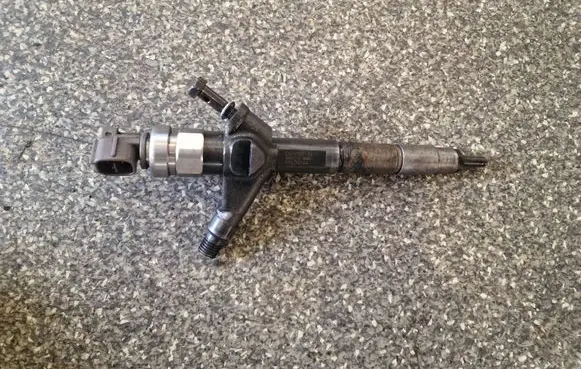 Nissan Primera Fuel injector AW400AW4