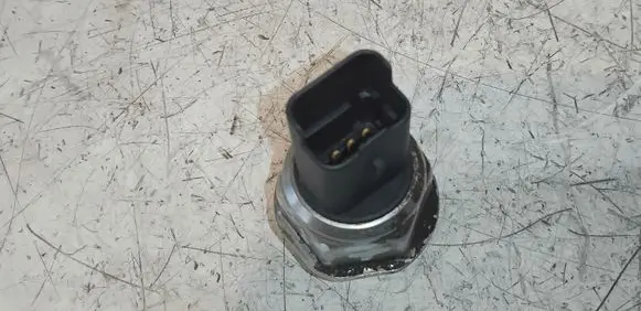 Fuel pressure sensor