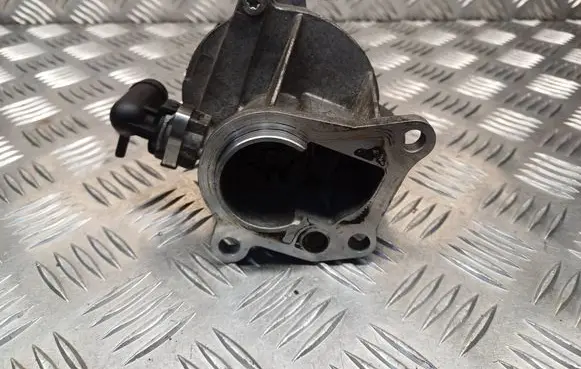 Renault Megane II Vacuum pump D163451323