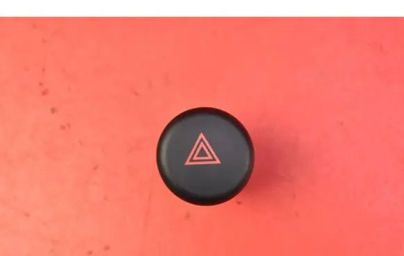 Nissan Juke I F15 Hazard light switch