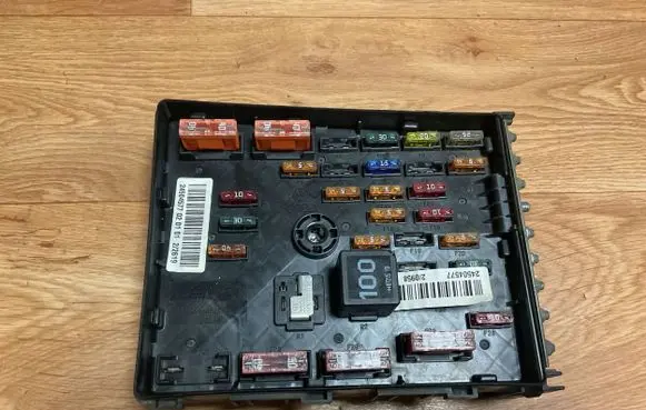 Volkswagen PASSAT B6 Fuse module 3C0937125 63592777