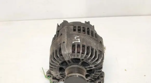 Volkswagen PASSAT B7 Generator/alternator 03C903023C TG14C012