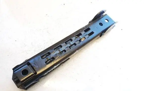 Volkswagen Jetta V Seat belt adjustment rail 1T0857819