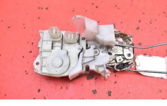 Honda CR-V Front door lock